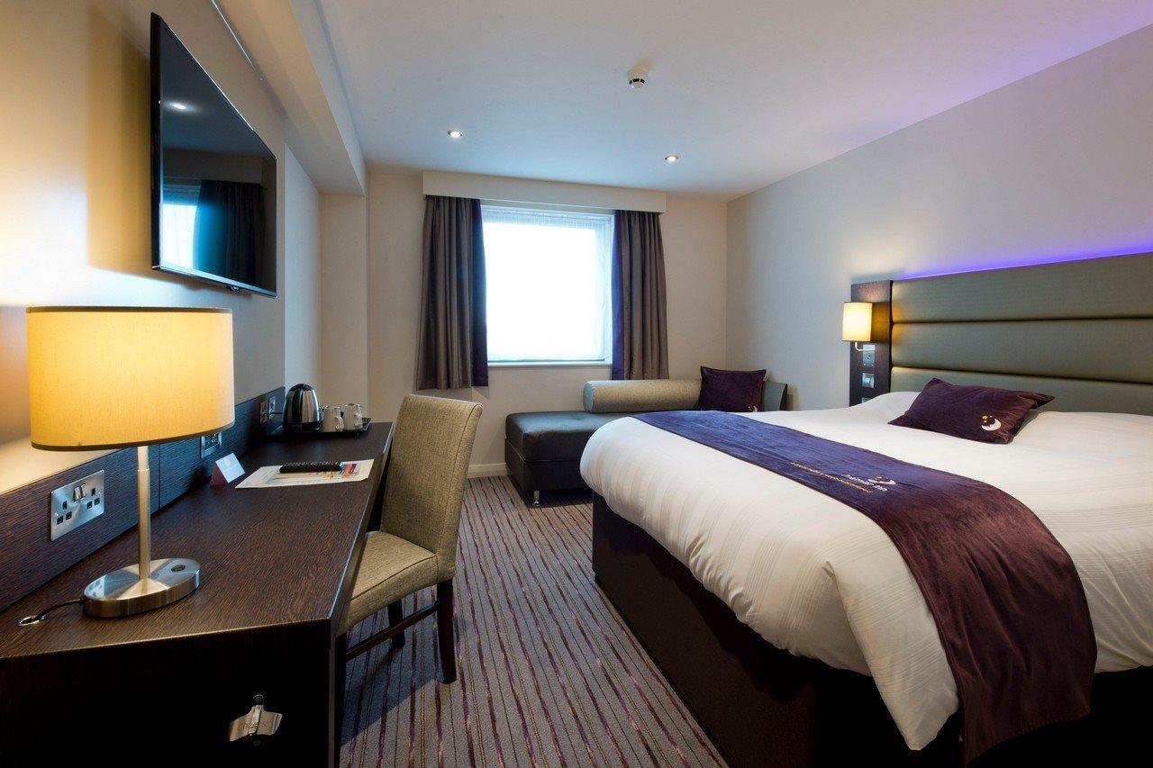 Premier Inn Cheltenham Town Centre Ngoại thất bức ảnh
